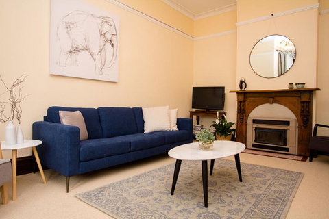 Avoca House - Circa 1900 Gorgeous Federation Home - Australia Accommodation 3