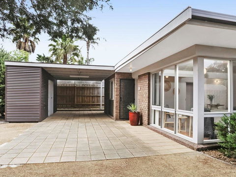 Backyard Bliss - Australia Accommodation 0
