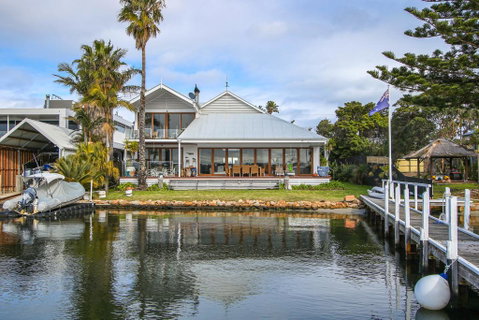 Bancroft Bay Frontage - Australia Accommodation 0