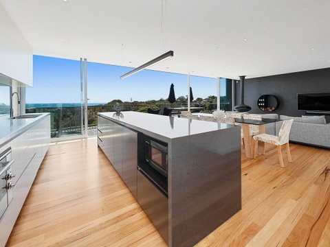 Bay Vista - Amazing Bay Views With The Beach At Your Doorstop! - Australia Accommodation 2