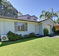 Beach House' 8 Mistral Close - large house with aircon - Australia Accommodation