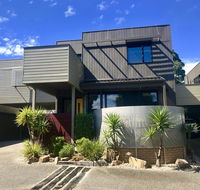 Beach Retreat Townhouse - Australia Accommodation