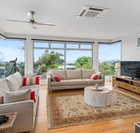 Beach Road Luxury with Ocean Views - Australia Accommodation
