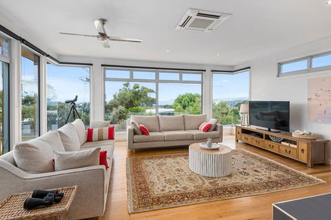 Beach Road Luxury With Ocean Views - Australia Accommodation 0