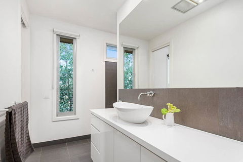 Beach Road Luxury With Ocean Views - Australia Accommodation 2