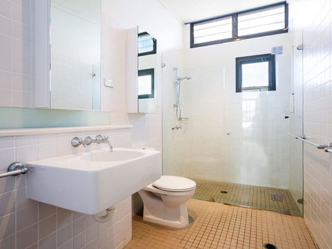 Beach View At One Mile', 8/26 One Mile Close - Infinity Complex Pool & WIFI - Australia Accommodation 1