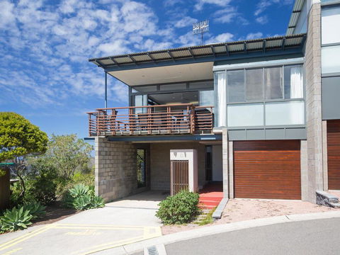 Beach View At One Mile', 8/26 One Mile Close - Infinity Complex Pool & WIFI - Australia Accommodation 0