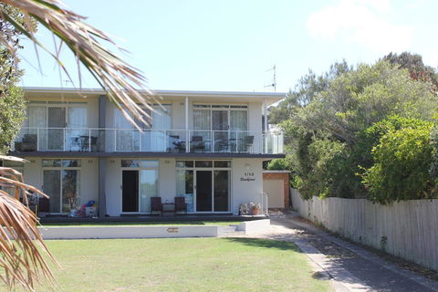 BEACHFRONT 3- 3/12 Bundella Ave LC - Australia Accommodation 3