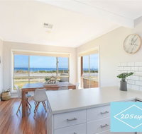 Beachfront Living - Australia Accommodation