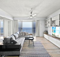Beachfront Luxury 3 bedroom in the heart of Surfers Paradise - Ocean views plus indoor/outdoor pool - Australia Accommodation