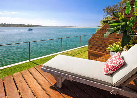 Riverfront Apartment, Perfect Location - Australia Accommodation 2