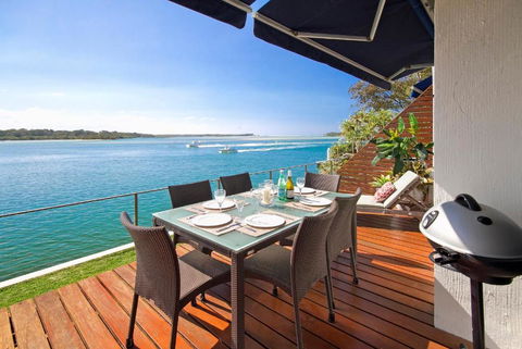 Riverfront Apartment, Perfect Location - Australia Accommodation 1