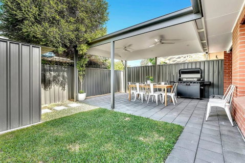 Redbrick Retreat - Generous Coastal Escape - Australia Accommodation 3