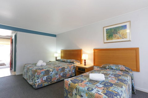 Reef Resort Motel - Australia Accommodation 3
