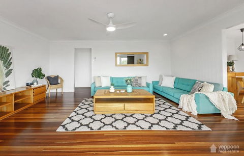 RELAX @48 CLOSE TO BEACH Sleeps 7 - Australia Accommodation 3