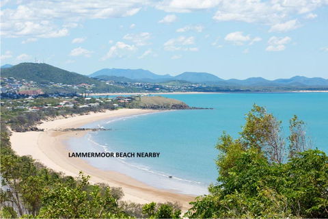 RELAX @48 CLOSE TO BEACH Sleeps 7 - Australia Accommodation 1