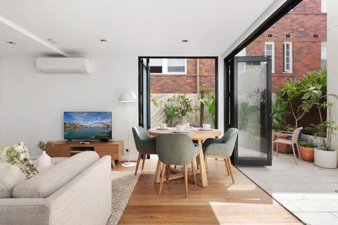 Relaxed Beachside Townhouse - Australia Accommodation 1