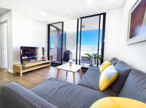 Relaxing 1BR W Pools & SPA, Gym In Olympic Park - Australia Accommodation 3