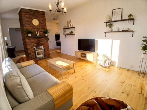 Renovated 3BD With Pool And Spa Bath - Australia Accommodation 2