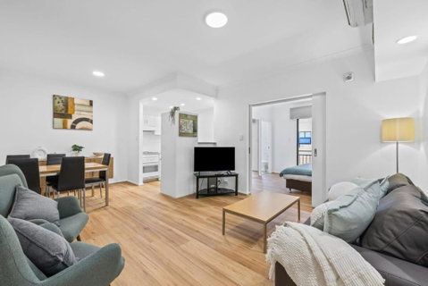 Renovated Family Apartment With Pool & WiFi - Australia Accommodation 1