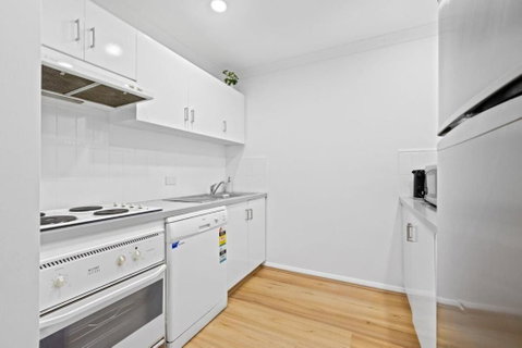 Renovated Family Apartment With Pool & WiFi - Australia Accommodation 3