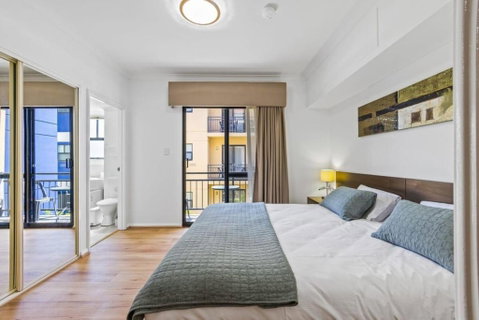 Renovated Family Apartment With Pool & WiFi - Australia Accommodation 0