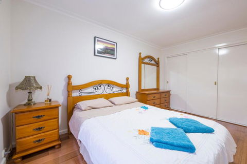 Rent Melbourne - Australia Accommodation 3