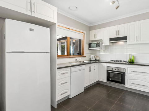 Resarf Retreat - Australia Accommodation 2