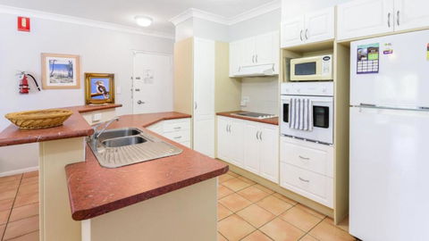 Resort Style Unit Across From The Water - Australia Accommodation 3