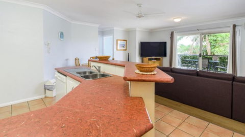 Resort Style Unit Across From The Water - Australia Accommodation 2
