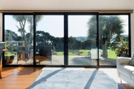 Retreat By The River - Views Wi-fi & Parking - Australia Accommodation 3