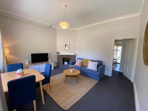 Retro Apt 6 Mins To Victoria Quay - Australia Accommodation 0