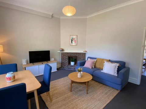 Retro Apt 6 Mins To Victoria Quay - Australia Accommodation 3