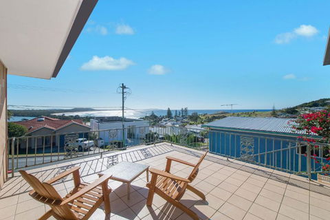 Retro Beach House - Australia Accommodation 0