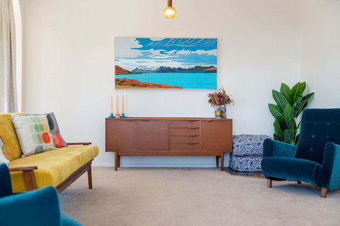 Retro Beach House - Australia Accommodation 2