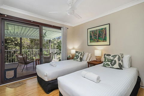 Riverfront Oasis In Elanora - Australia Accommodation 3