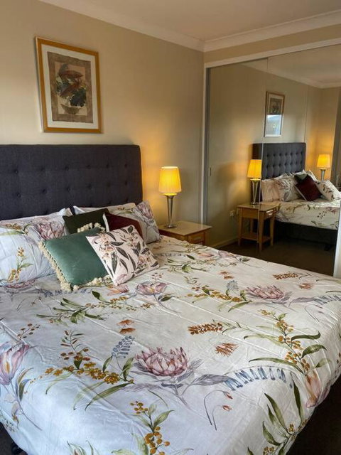 RIVERSIDE CITY VIEW PARKING NETFLIX WIFI WINE FREE - Australia Accommodation 1