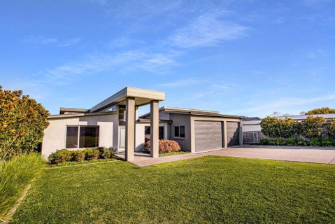 Riverside Haven - Australia Accommodation 2