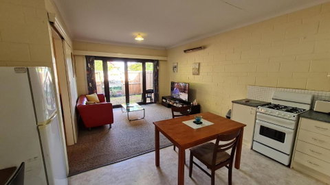 Rise N Shine - Affordable 50sqm Garden Apartment - Australia Accommodation 3