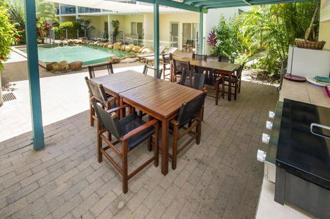 SAILS 9 Beachfront Getaway Horseshoe Bay - Australia Accommodation 3