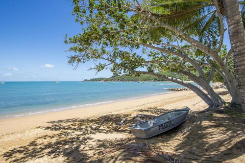 SAILS 9 Beachfront Getaway Horseshoe Bay - Australia Accommodation 1