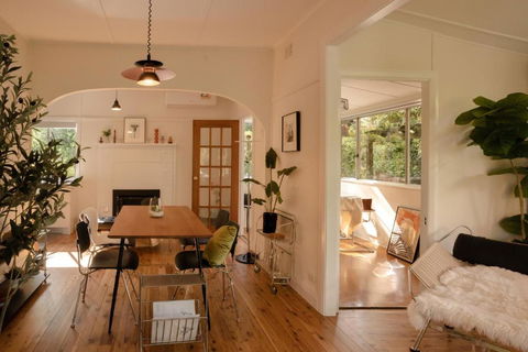 Romantic Garden Cottage With Home Cinema - Australia Accommodation 1