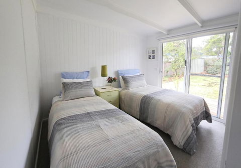Saltbush - Ideally Located And Modernised MCM Beach House - Australia Accommodation 1