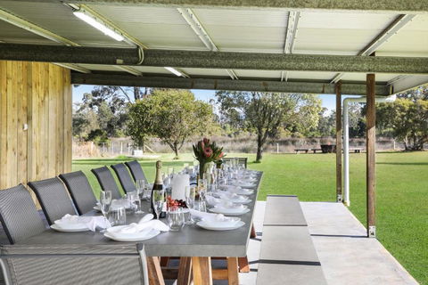 Roads End With Games Barn Ponies Alfresco Dining - Australia Accommodation 2