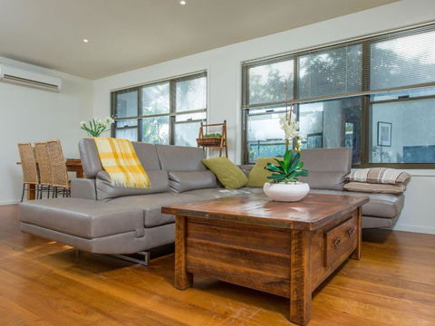 Rolling Waves No 2 - Australia Accommodation 1