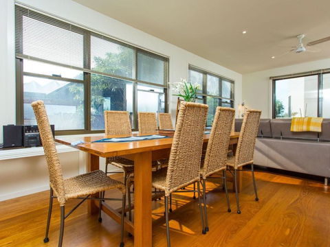 Rolling Waves No 2 - Australia Accommodation 2