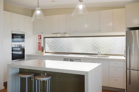 Rolling Waves 3 - Beach Access & Pet Friendly! - Australia Accommodation 3