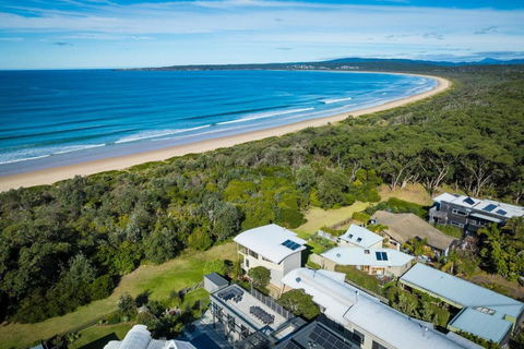 Rolling Waves 3 - Beach Access & Pet Friendly! - Australia Accommodation 0