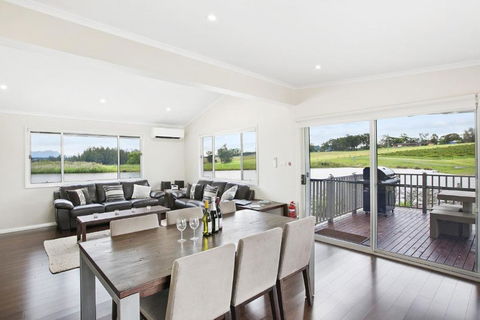 Romantic Lakehouse Set In A Private Vineyard In The Hunter Valley - Australia Accommodation 2