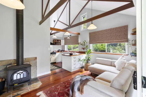 Romantic Lakeview Cottage - Australia Accommodation 3